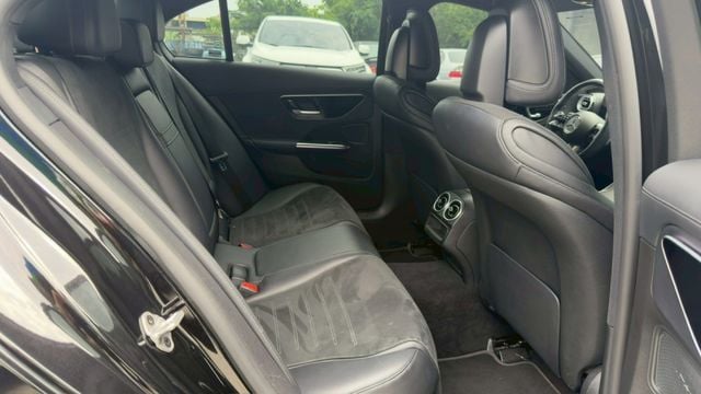 22年式 C300 AMG 總代理 原廠保養 ACC跟車 環景影像 電動尾門 car play 全車原版件 里程保證  第9張相片
