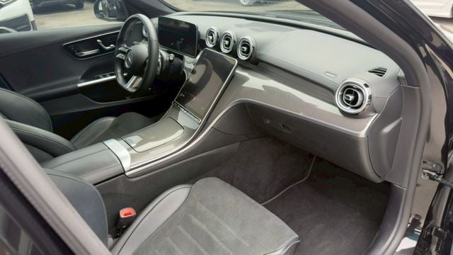 22年式 C300 AMG 總代理 原廠保養 ACC跟車 環景影像 電動尾門 car play 全車原版件 里程保證  第10張相片
