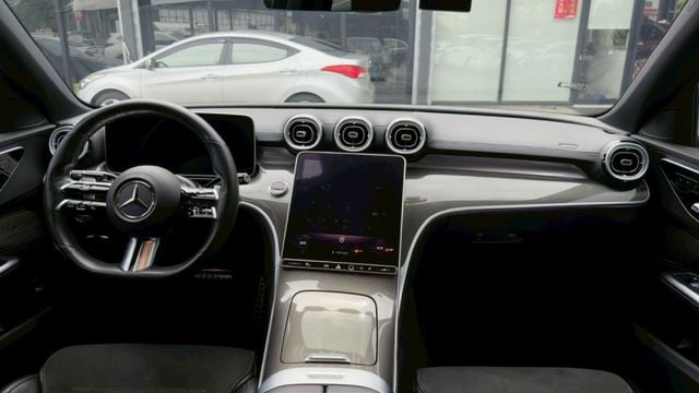 22年式 C300 AMG 總代理 原廠保養 ACC跟車 環景影像 電動尾門 car play 全車原版件 里程保證  第11張相片