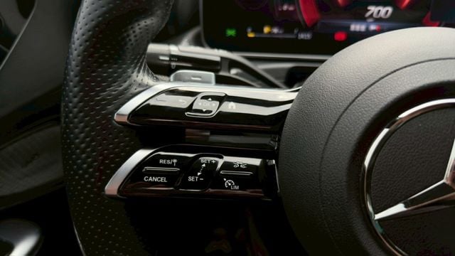 22年式 C300 AMG 總代理 原廠保養 ACC跟車 環景影像 電動尾門 car play 全車原版件 里程保證  第12張相片