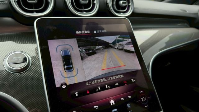 22年式 C300 AMG 總代理 原廠保養 ACC跟車 環景影像 電動尾門 car play 全車原版件 里程保證  第14張相片
