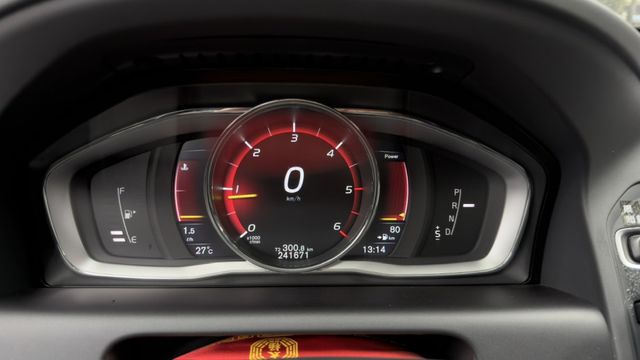 D4 豪華版 一手車 新車至今原廠保養 無待修 全車原版件 里程保證  第14張相片