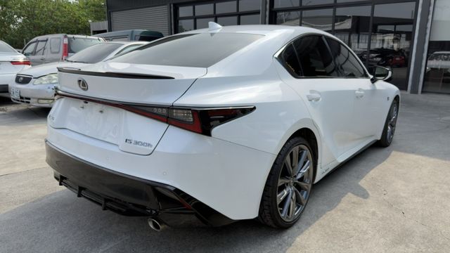 300H F Sport 大電池原廠保固中 全車原版件 里程保證  第2張相片