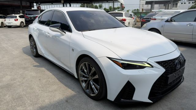 300H F Sport 大電池原廠保固中 全車原版件 里程保證  第3張相片