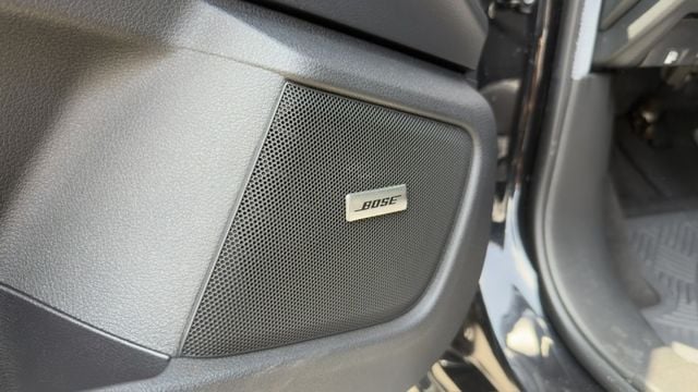 小改款 尊爵BOSE版 僅跑1.5萬 新車保固中 全車犀牛皮 黑化 六眼大燈 全車原版件  第12張相片