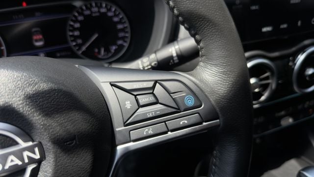 小改款 尊爵BOSE版 僅跑1.5萬 新車保固中 全車犀牛皮 黑化 六眼大燈 全車原版件  第14張相片