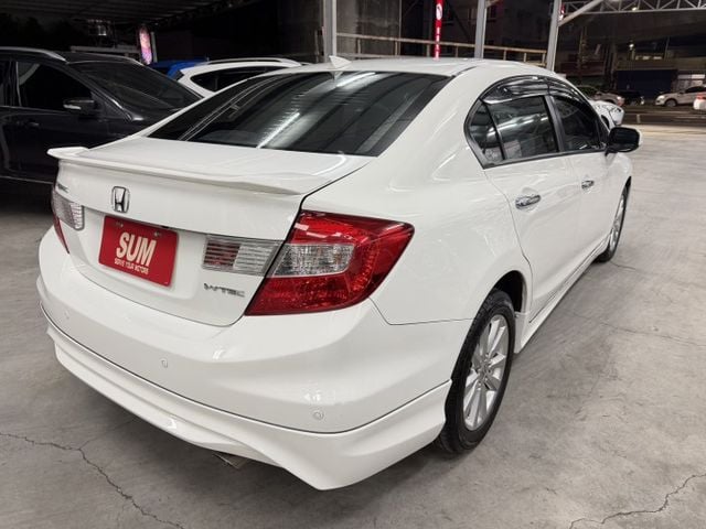 YES認證車 100%原鈑件 原廠保養 頂級VTI-S 快撥 恆溫 天窗 HID頭燈 全車空力套件 可保固 歡迎賞車試乘  第5張相片