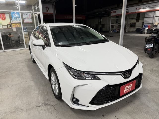 YES認證車 100%原鈑件 尊爵版 IKEY+摸門 全速域跟車 CAR PLAY 5大系統可保固2年5萬公里  第4張相片
