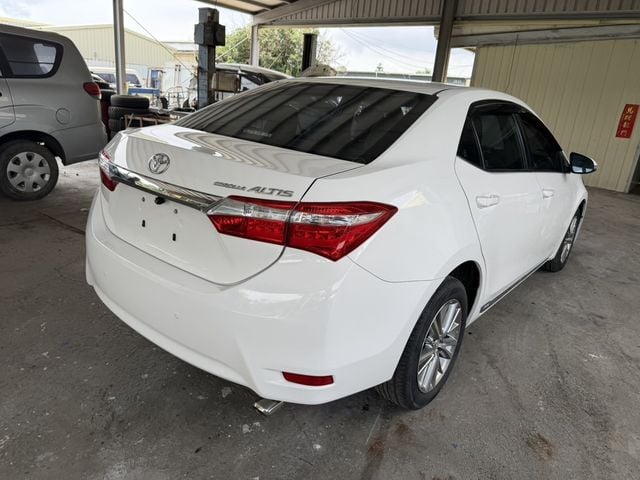 TOYOTA豐田 ALTIS  第2張相片