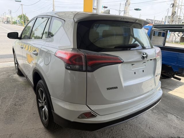 TOYOTA豐田 RAV4  第2張相片