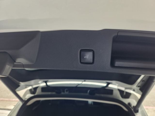 ♞360環景♞實跑4萬多公里♞B O揚聲器♞電動尾門♞全車原廠保養♞ACC主動式跟車♞  第7張相片