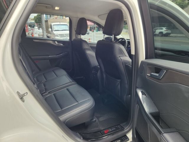 ♞360環景♞實跑4萬多公里♞B O揚聲器♞電動尾門♞全車原廠保養♞ACC主動式跟車♞  第11張相片