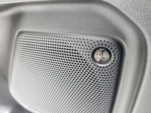 ♞360環景♞實跑4萬多公里♞B O揚聲器♞電動尾門♞全車原廠保養♞ACC主動式跟車♞  第15張相片