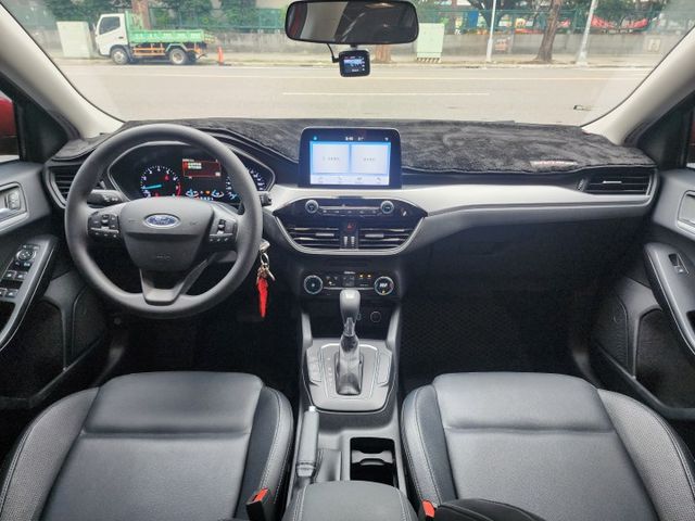 ♞僅跑3萬多公里 極佳車況♞1.5自然進氣引擎 省油好開好維護♞歐系血統安全性極佳♞  第7張相片