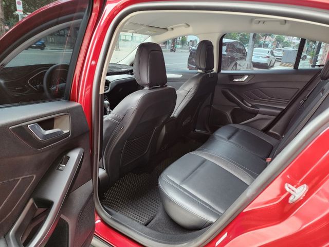 ♞僅跑3萬多公里 極佳車況♞1.5自然進氣引擎 省油好開好維護♞歐系血統安全性極佳♞  第9張相片