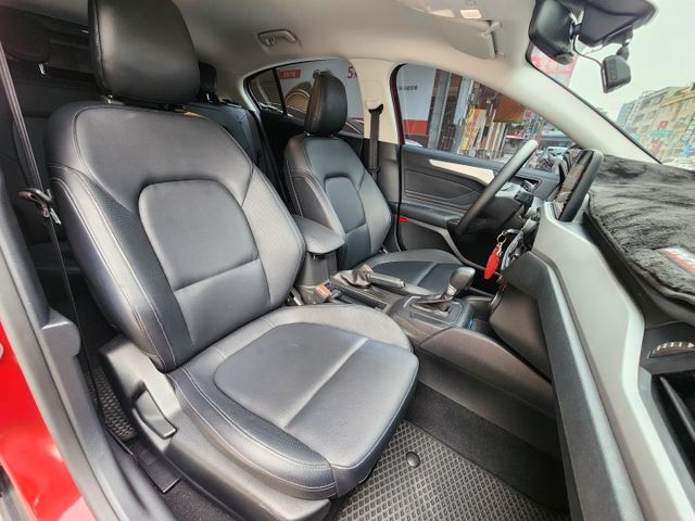 ♞僅跑3萬多公里 極佳車況♞1.5自然進氣引擎 省油好開好維護♞歐系血統安全性極佳♞  第12張相片