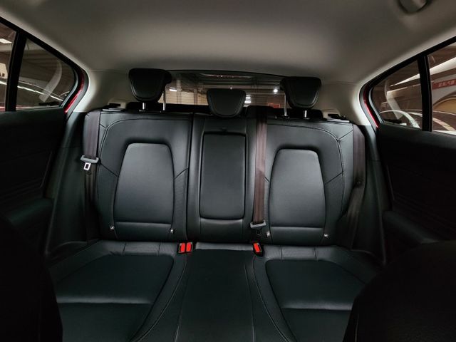 ♞僅跑3萬多公里 極佳車況♞1.5自然進氣引擎 省油好開好維護♞歐系血統安全性極佳♞  第15張相片
