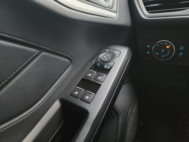 ♞僅跑3萬多公里 極佳車況♞1.5自然進氣引擎 省油好開好維護♞歐系血統安全性極佳♞  第16張相片