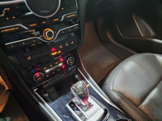 ♞眾多耗材均更新 極佳車況♞風尚版 ACC跟車+360環景+電動尾門♞純賓士血統♞眾多精品改裝  第13張相片