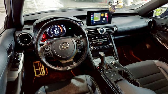 IS300 !F-SPORT，滿配通風椅、跑車儀表，高CP值後驅轎跑  第7張相片