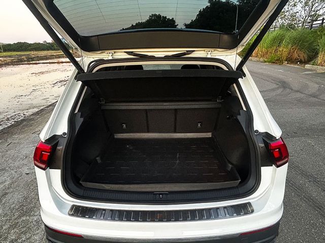 21年VW TIGUAN 1.5一手車 原鈑件  原廠保固中 無事故 無泡水  全額貸 低利率 免頭款  第10張相片