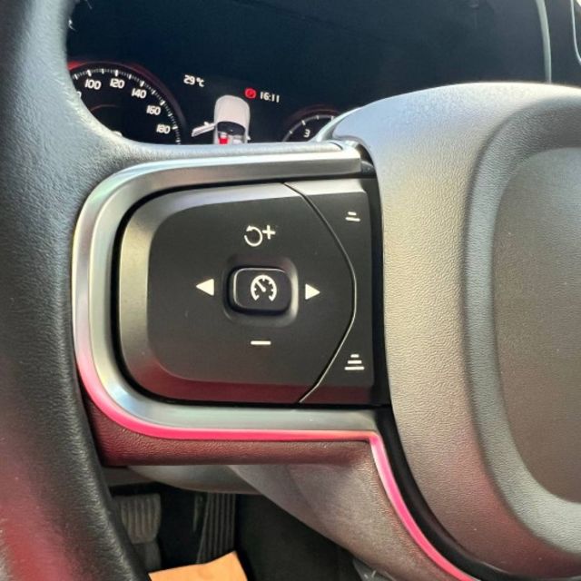 B5 AWD 不只是一台豪華休旅，更是把「安全、質感、科技」做到極致的北歐代表作 H.K音響 ACC跟車 360環景  第12張相片