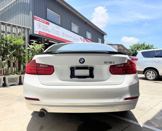 總代理 跑得少、車況優質，歲月帶走的是年份，帶不走的是 BMW 歐洲車歷久彌新的質感  第4張相片