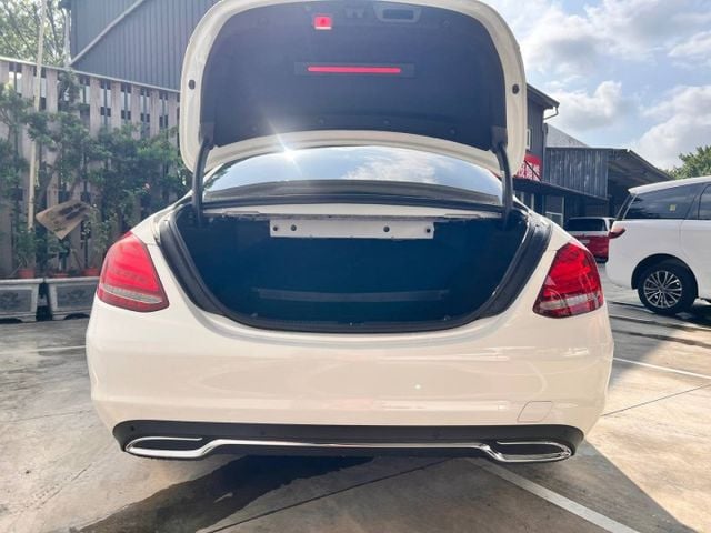 Avantgarde 不到國產新車的價格，就能入主 Mercedes-Benz 經典豪華房車  第5張相片
