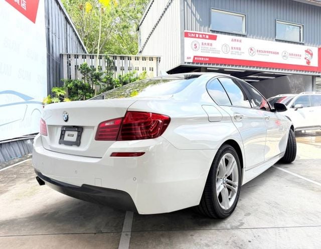 BMW 528i M Sport 適合喜愛 BMW 操控感、重視座艙質感，同時希望兼具日常舒適與運動風格的車主。  第2張相片