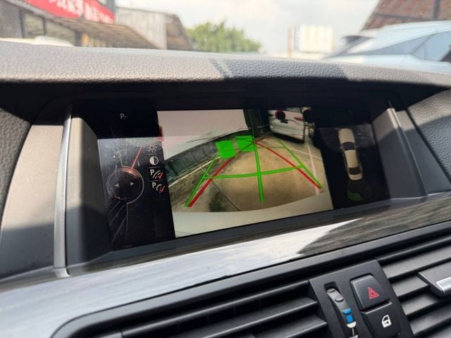 BMW 528i M Sport 適合喜愛 BMW 操控感、重視座艙質感，同時希望兼具日常舒適與運動風格的車主。  第14張相片