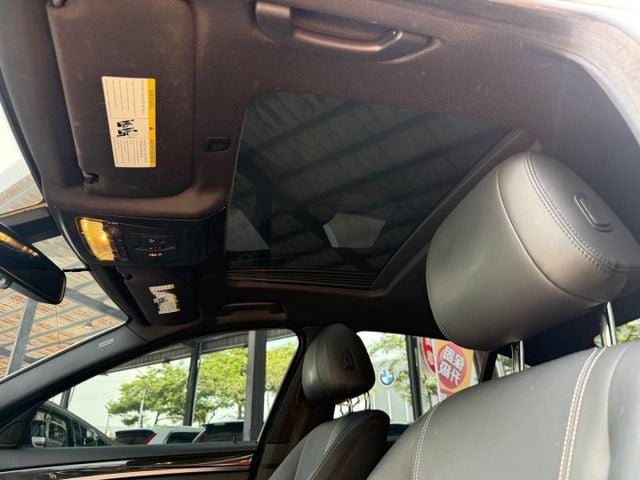 BMW 528i M Sport 適合喜愛 BMW 操控感、重視座艙質感，同時希望兼具日常舒適與運動風格的車主。  第18張相片