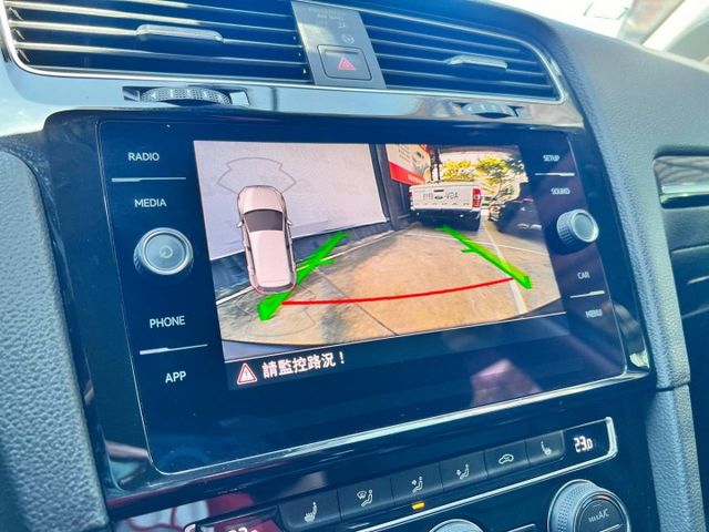 HIGHLINE版 7速DSG DYNAUDIO音響  ACC主動跟車 盲點警示 動力輸出明快穩定 兼顧日常通勤與假日出  第14張相片