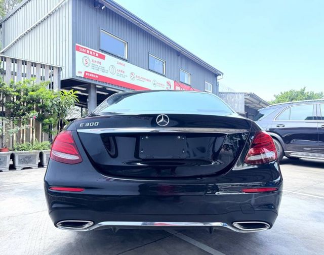 E300 星動版＋23P 智慧行車輔助 360°環景影像 穩定的行路質感，安靜的車室氛讓音樂、舒適與家人陪你慢慢走  第4張相片