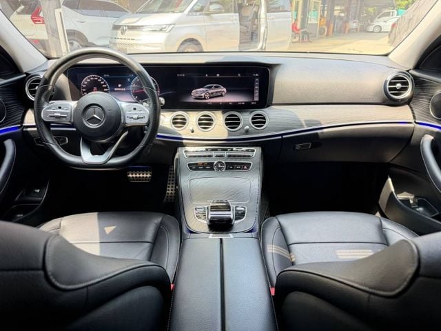 E300 星動版＋23P 智慧行車輔助 360°環景影像 穩定的行路質感，安靜的車室氛讓音樂、舒適與家人陪你慢慢走  第5張相片