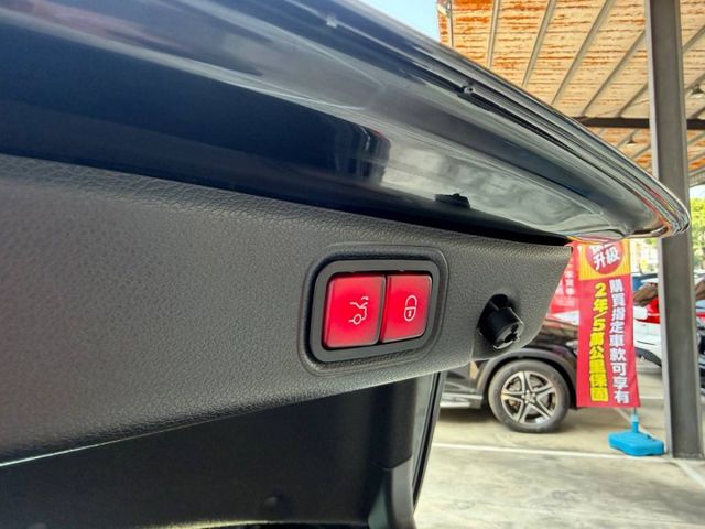 E300 星動版＋23P 智慧行車輔助 360°環景影像 穩定的行路質感，安靜的車室氛讓音樂、舒適與家人陪你慢慢走  第8張相片