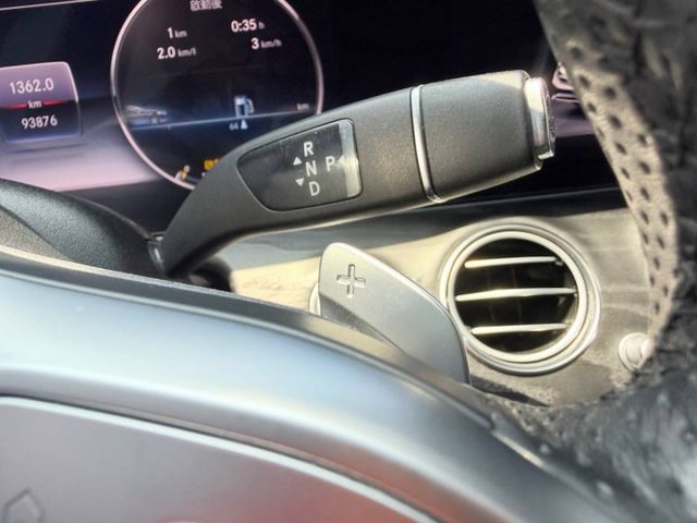 E300 星動版＋23P 智慧行車輔助 360°環景影像 穩定的行路質感，安靜的車室氛讓音樂、舒適與家人陪你慢慢走  第14張相片
