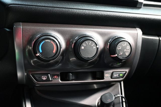 免30萬超值入主~豐田大鴨鴨~定期保養~升級高級安卓機~導航+CarPlay+行車紀錄+藍芽影音滿配~全車原鈑件~可貸款  第15張相片