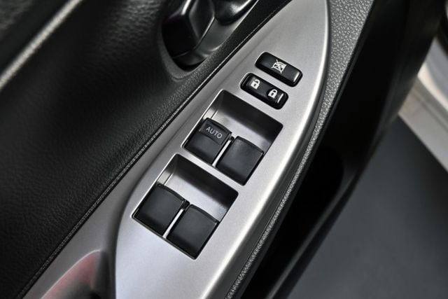 免30萬超值入主~豐田大鴨鴨~定期保養~升級高級安卓機~導航+CarPlay+行車紀錄+藍芽影音滿配~全車原鈑件~可貸款  第18張相片