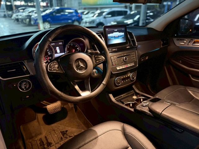 GLE350d 4MATIC ✅AEB自動煞車✅LED頭燈✅360環景✅雙區恆溫✅盲點偵測✅雙邊電動/記憶座椅✅換檔撥片  第5張相片