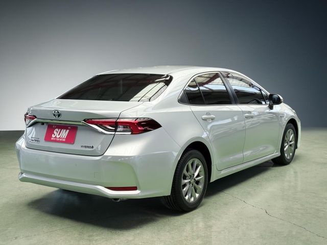 【線上影音賞車請點我】油電豪華版，極致省油，動靜皆宜，在這高油價的年代，這台就是你最好的選擇，甜甜價優惠中！  第5張相片