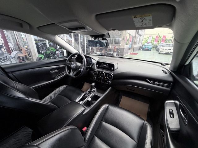 【線上影音賞車請點我】俐落轎跑外型，限時特惠，比ALTIS更好的選擇，全車定期保養無待修，原漆原鈑件，新車狀態，非常優秀  第15張相片