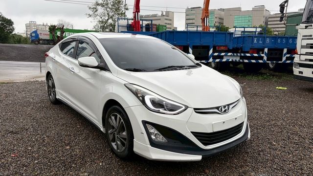 HYUNDAI現代 ELANTRA  第7張相片