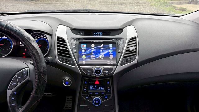 HYUNDAI現代 ELANTRA  第15張相片