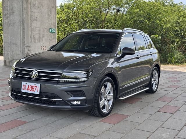 330HL 僅跑6萬公里 全車原鈑件  超高CP值   360環景 跟車 盲點 電動尾門 CAR PALY  第1張相片