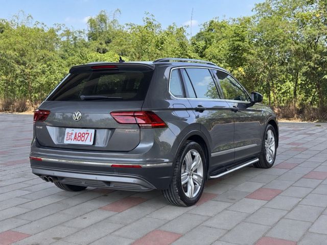 330HL 僅跑6萬公里 全車原鈑件  超高CP值   360環景 跟車 盲點 電動尾門 CAR PALY  第5張相片
