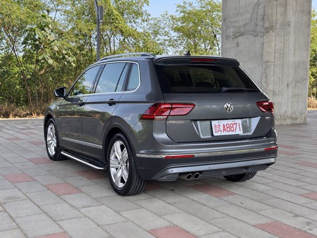 330HL 僅跑6萬公里 全車原鈑件  超高CP值   360環景 跟車 盲點 電動尾門 CAR PALY  第6張相片