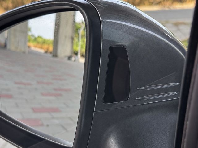 330HL 僅跑6萬公里 全車原鈑件  超高CP值   360環景 跟車 盲點 電動尾門 CAR PALY  第20張相片