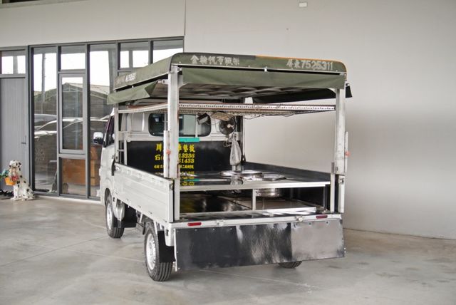 俐落商用生財車！贈送雙口爐孔工作台｜雙安全氣囊｜光感應頭燈｜ABS｜冷暖空調｜循跡防滑｜倒車顯影｜框式 手排  第5張相片