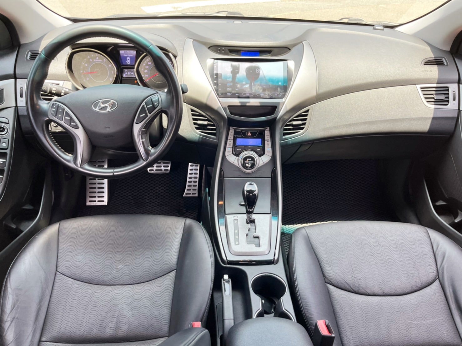 頂級稀有極光-2013年-現代Elantra-1.8 -鴻毅汽車附設保修廠-安全把關-在地誠信經營.值得你信賴  第2張相片