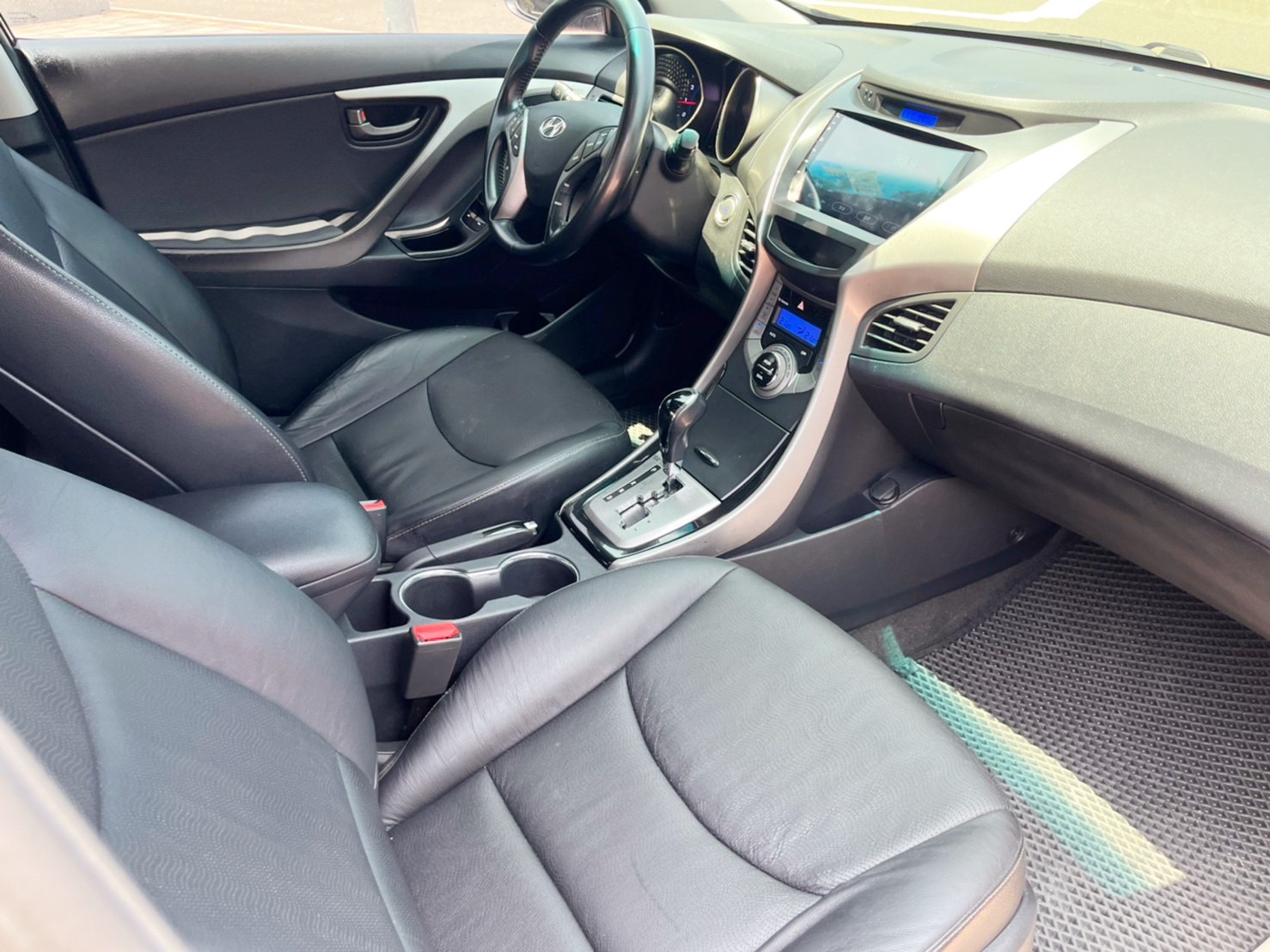 頂級稀有極光-2013年-現代Elantra-1.8 -鴻毅汽車附設保修廠-安全把關-在地誠信經營.值得你信賴  第3張相片